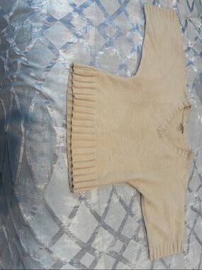 Banana Republic Cream V-Neck Sweater - Lightweight Ribbed Trim